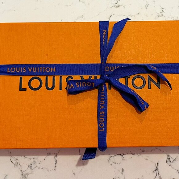 Black Leather Louis Vuitton Zippy Wallet - Picture 9 of 10